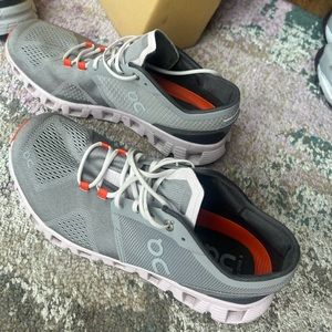 Womens On cloud running shoes